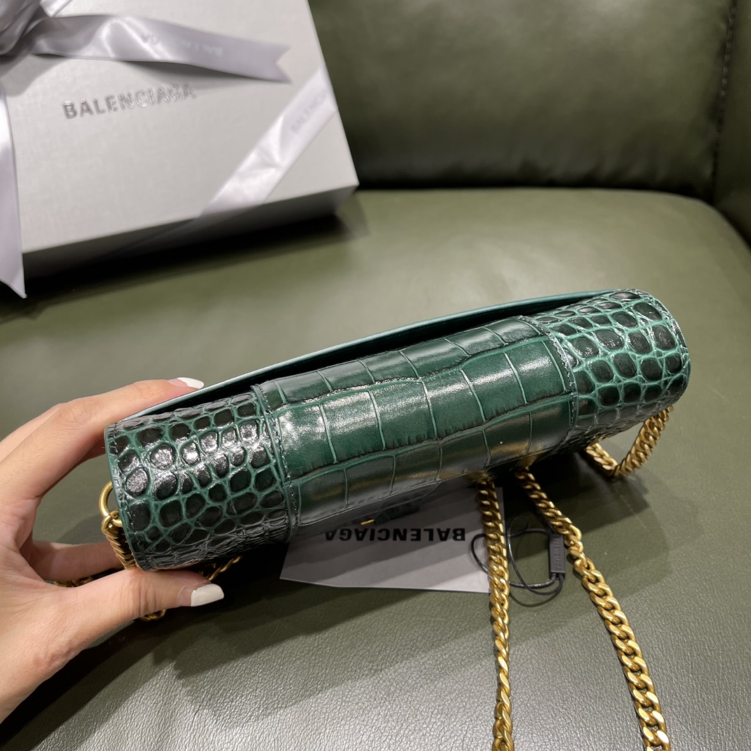 BALENCIAGA 𝐇𝐨𝐮𝐫𝐠𝐥𝐚𝐬𝐬 𝐰𝐚𝐥𝐥𝐞𝐭 𝐨𝐧 𝐜𝐡𝐚𝐢𝐧 ⏳ ▪️ crocodile print green gold buckle
