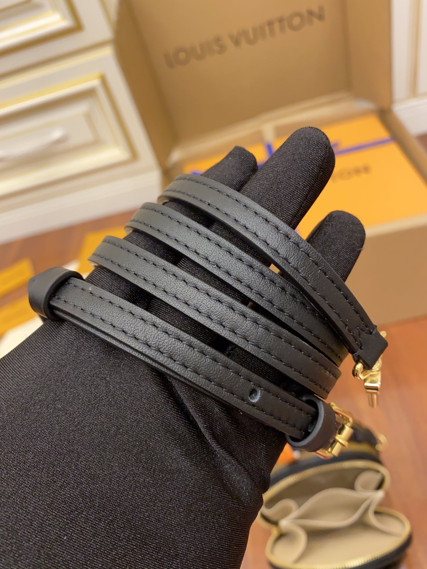 Louis Vuitton M68276 leather is genuine OEM Italian A-grade leather