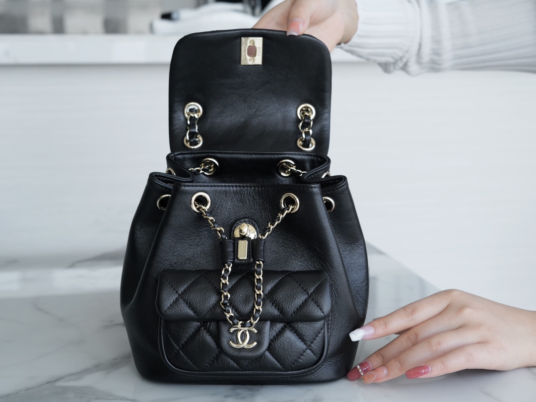 𝗖𝗛𝗔𝗘𝗡𝗟✦ New 𝐃𝐮𝐦𝐚 shoulder bag black