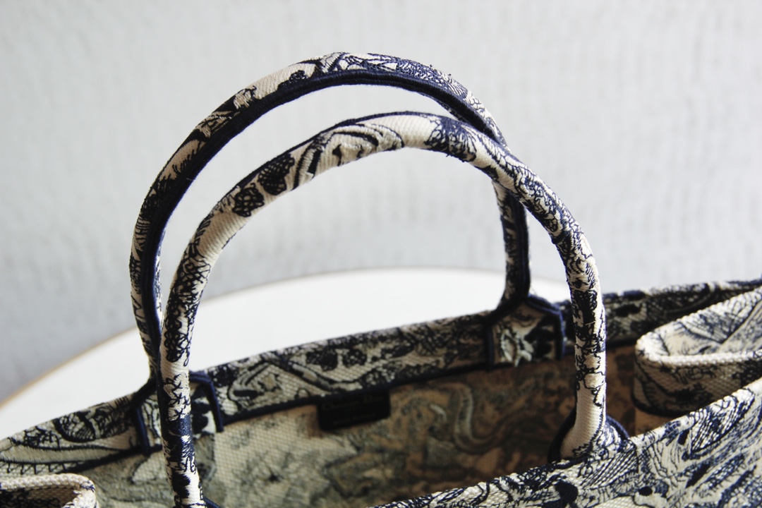 DIOR TOTE Blue Tiger