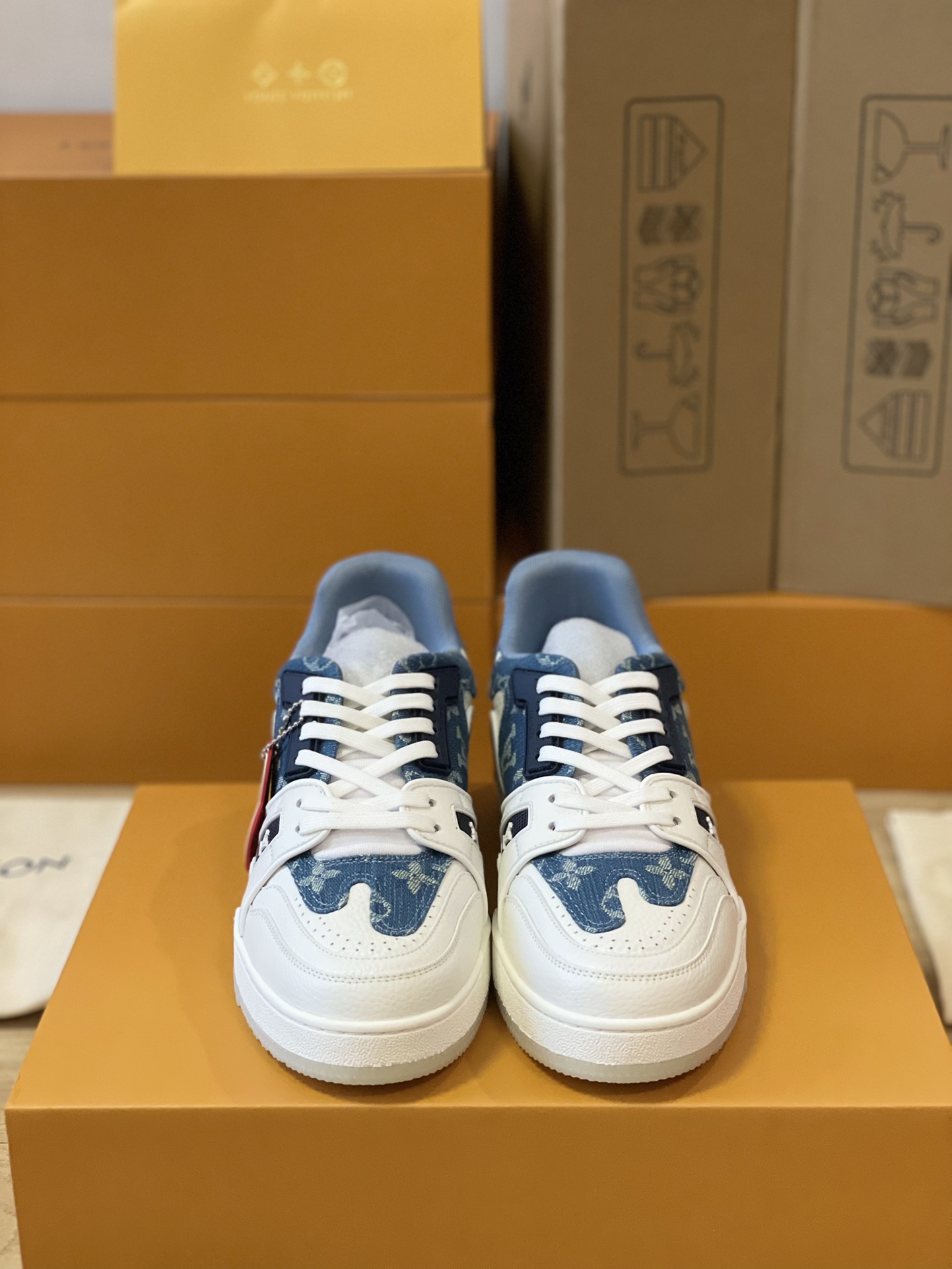 Louis Vuitton couple models DIY buckle sneakers sneakers