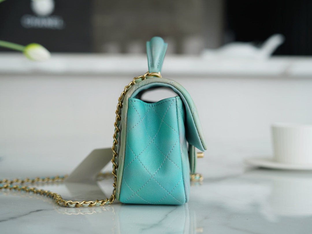 𝗖𝗛𝗔𝗡𝗘𝗟 𝗖𝗹𝗮𝘀𝘀𝗶𝗰 𝗙𝗹𝗮𝗽 2022 Portable ℂ𝔽 𝑀𝑖𝑛𝑖 Gradient green