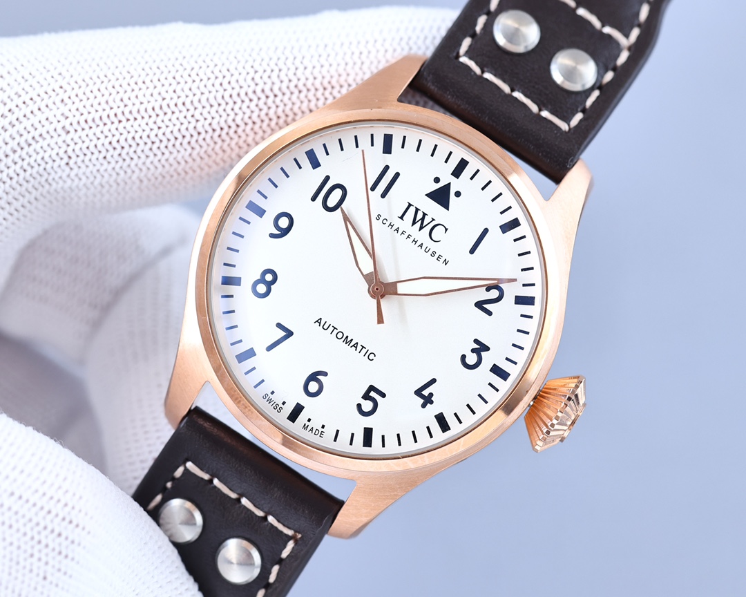 IWC- Presented in a purer design Built-in automatic mechanical movement