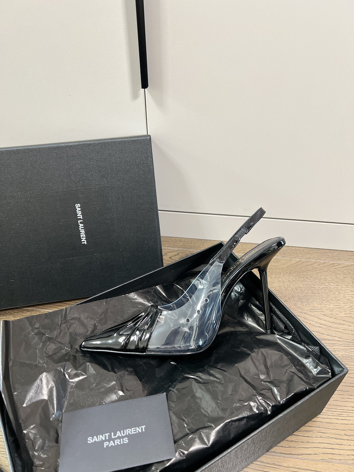 𝙎𝙖𝙞𝙣𝙩 𝙇𝙖𝙪𝙧𝙚𝙣𝙩 | 𝟐𝟎𝟐𝟐/𝐒𝐒 𝐧𝐞𝐰 YSL｜Runway models Saint Laurent high heels pvc film with patent leather pleated design