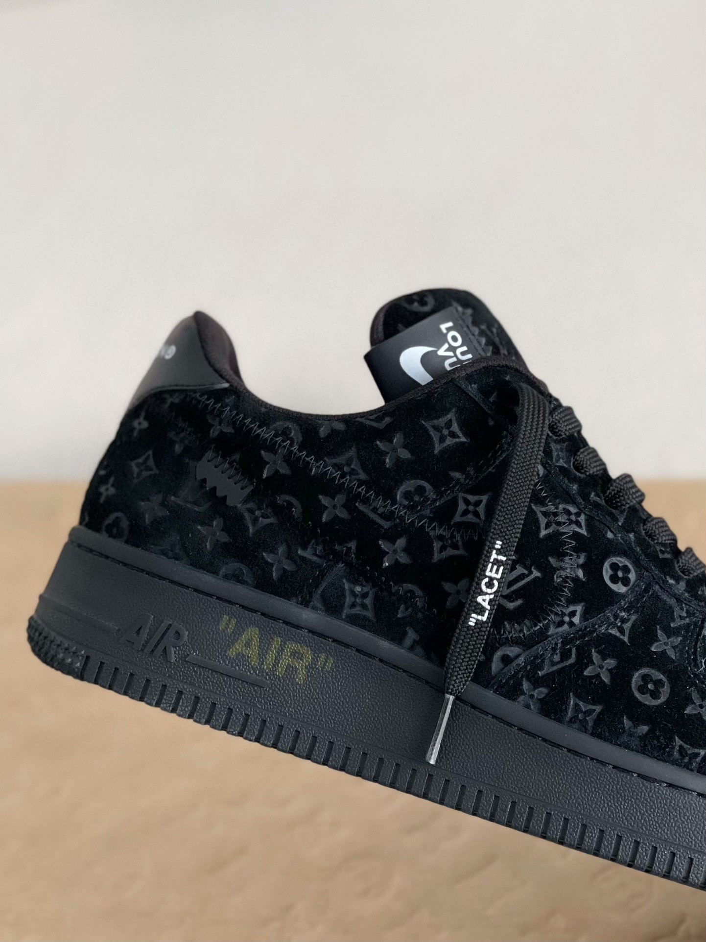 LOUIS VUITTON × NIKE AIR FORCE 1 Sneaker