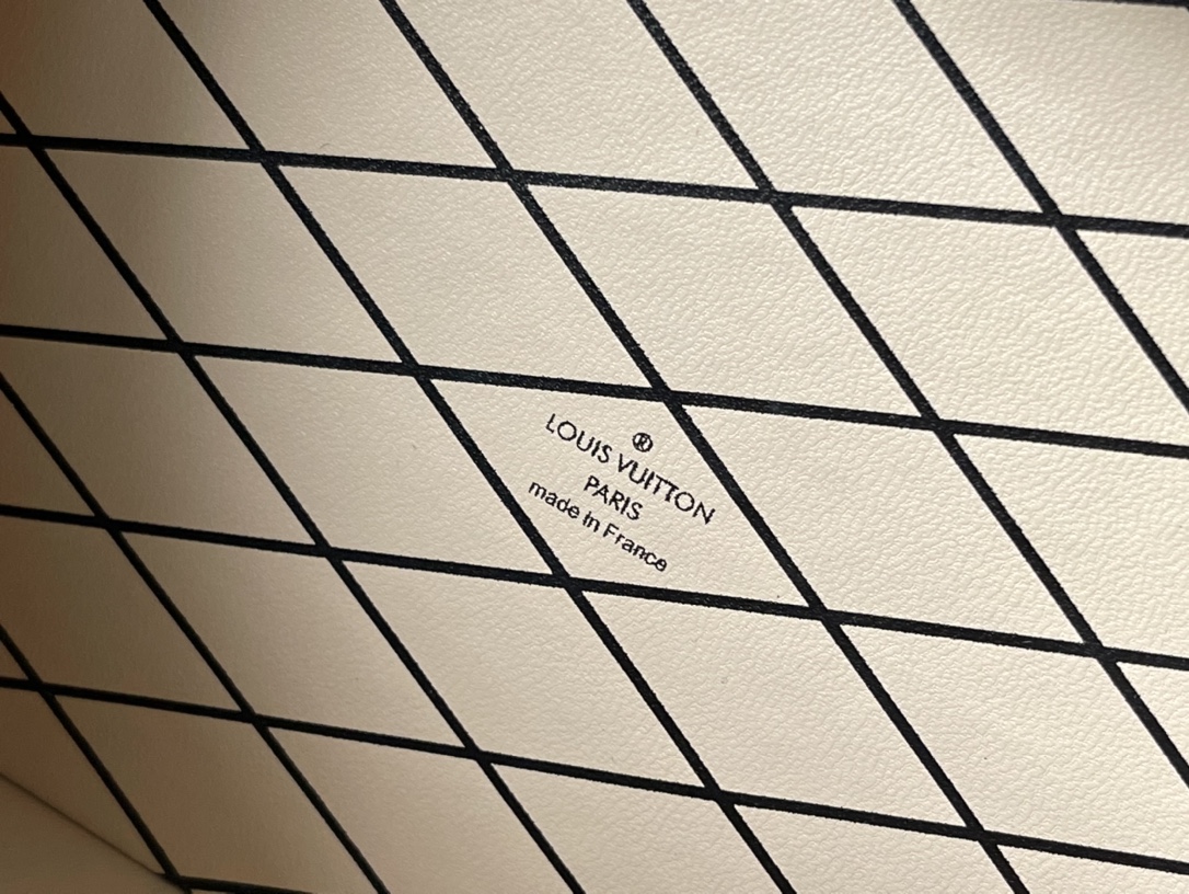 𝐋𝐎𝐔𝐈𝐒 𝐕𝐔𝐈𝐓𝐓𝐎𝐍 top original single M21462 Petite Malle handbag