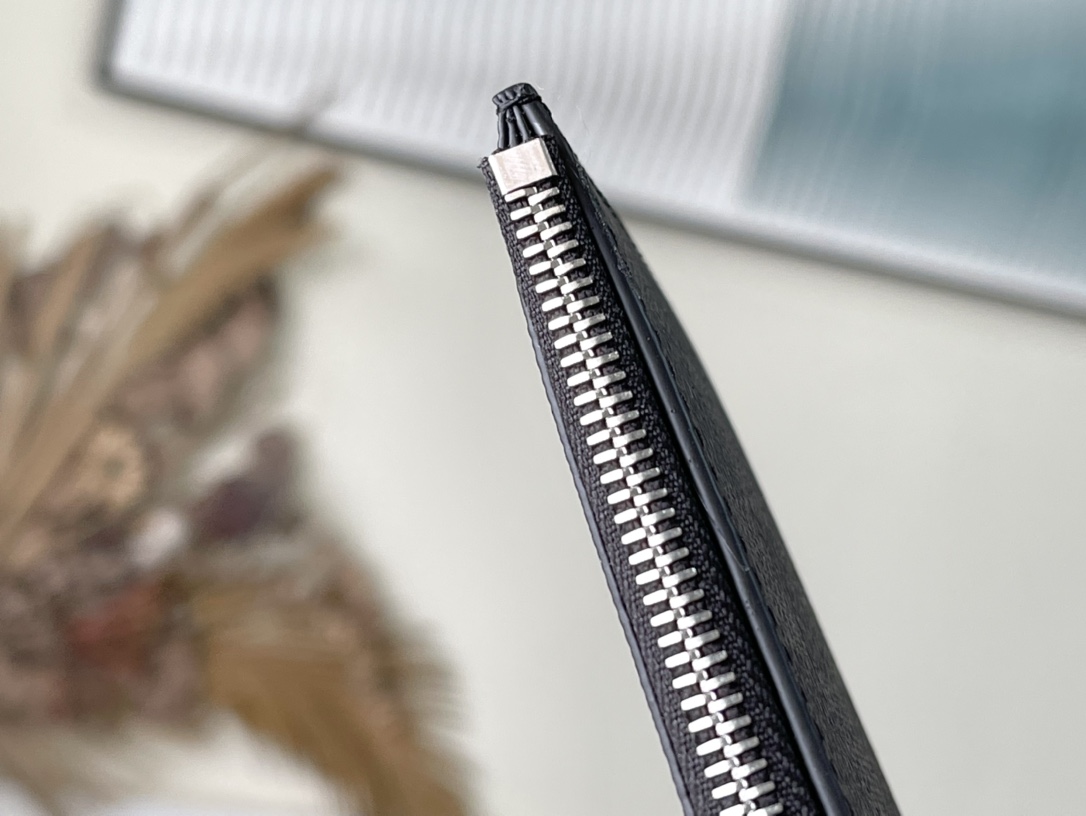 𝐋𝐎𝐔𝐈𝐒 𝐕𝐔𝐈𝐓𝐓𝐎𝐍   N64038