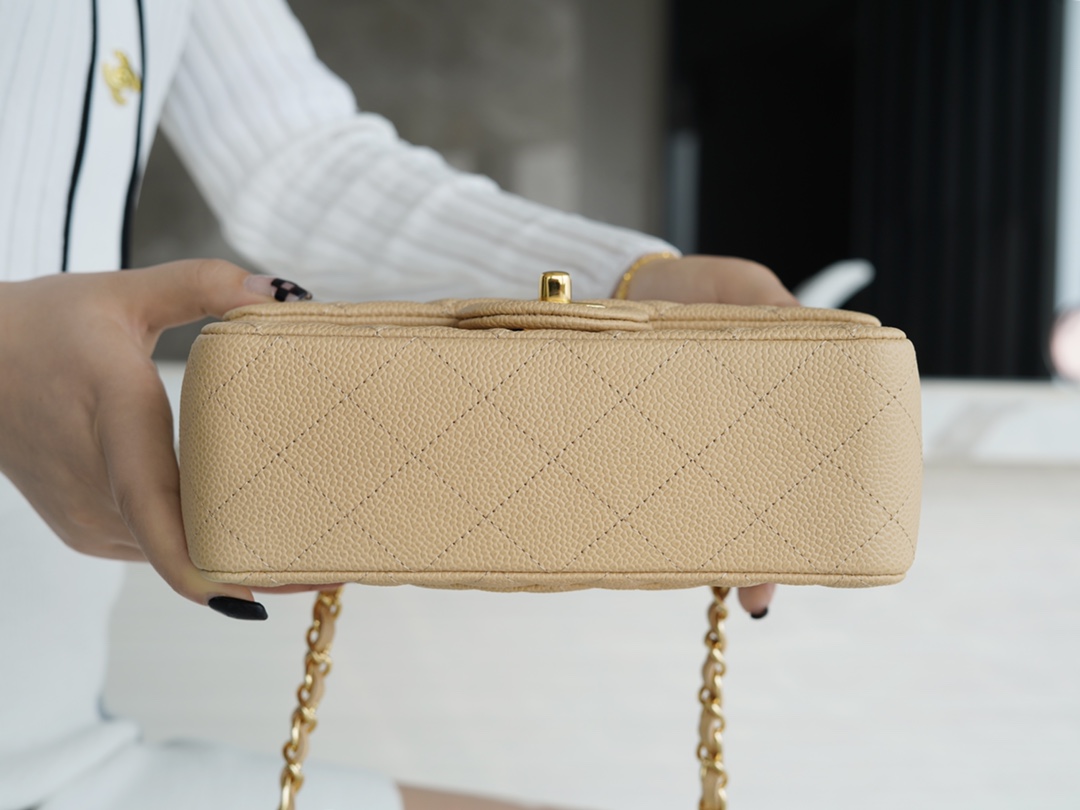 𝐂𝐇𝐀𝐍𝐄𝐋 Classic Flap Italian Channel Custom Calfskin Classic Mouth Flap Bag Large 𝒎𝒊𝒏𝒊🔆 Apricot