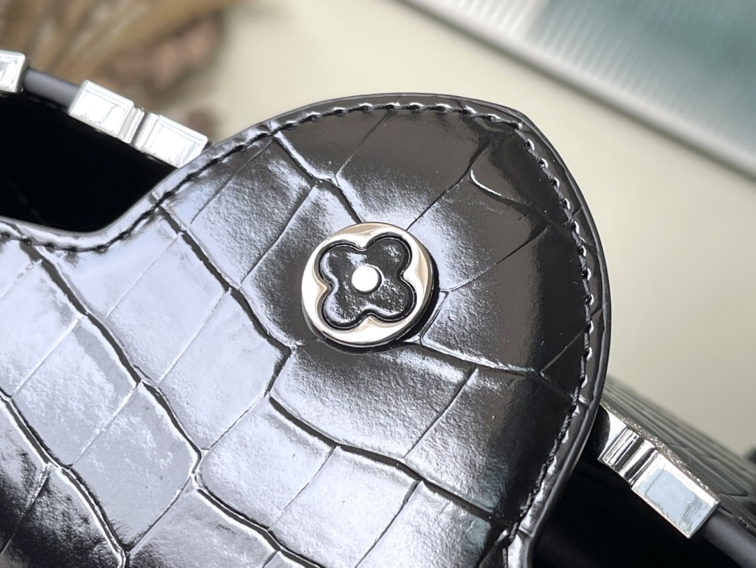 𝐋𝐎𝐔𝐈𝐒 𝐕𝐔𝐈𝐓𝐓𝐎𝐍   M51783