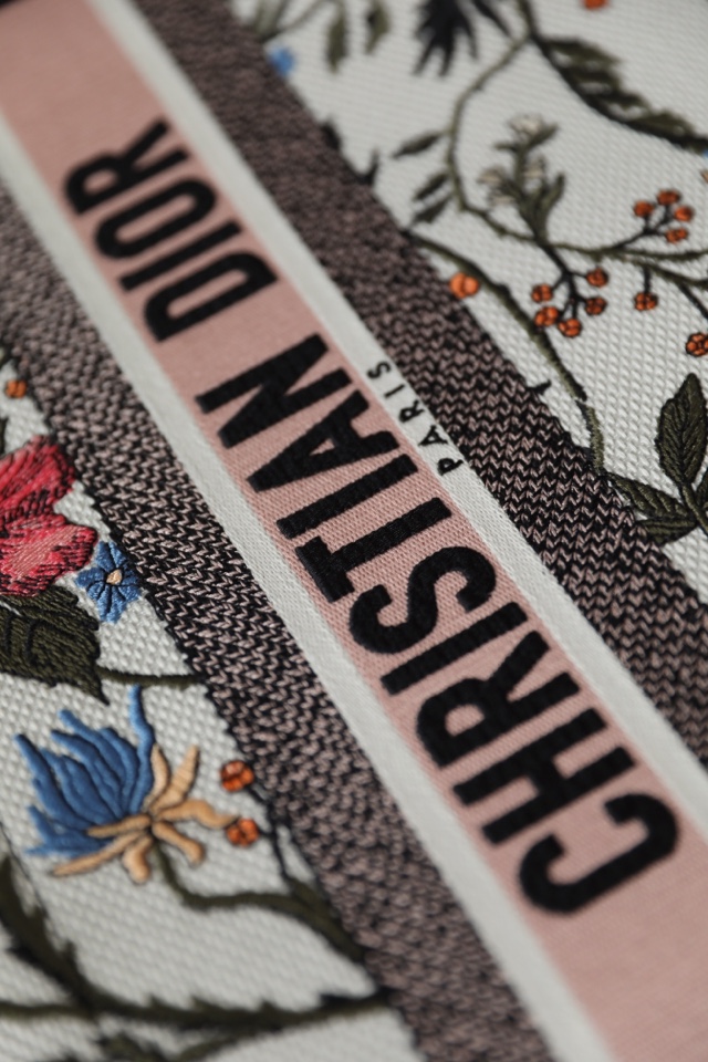 DIOR TOTE Moonflower