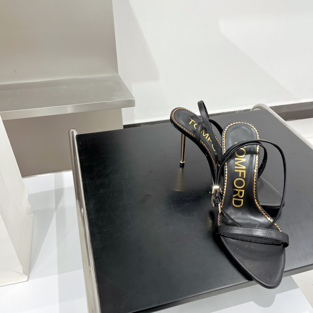 𝒕𝒐𝒎𝒇𝒐𝒓𝒅 𝟐𝟎𝟐𝟐/𝐒𝐒 𝐧𝐞𝐰 TF Tom Ford Gold Heel Padlock Sandals