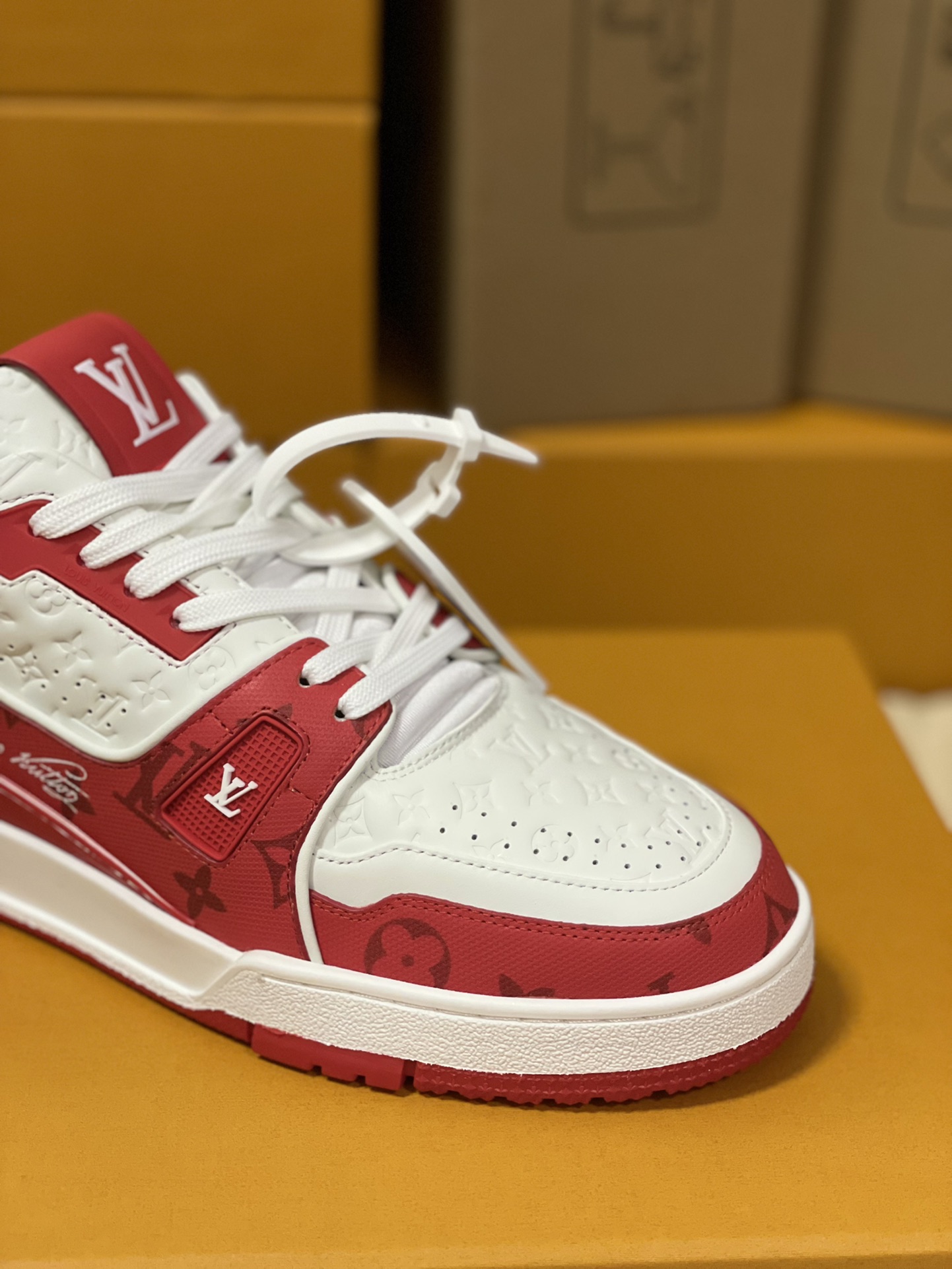 Louis Vuitton Trainer Sneakers Couple Model LD 0727