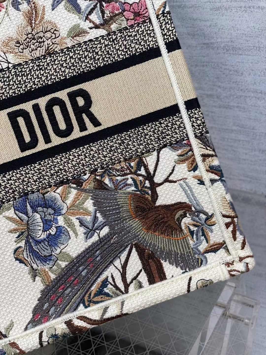 DIOR TOTE Magpie White Limited Edition Collection