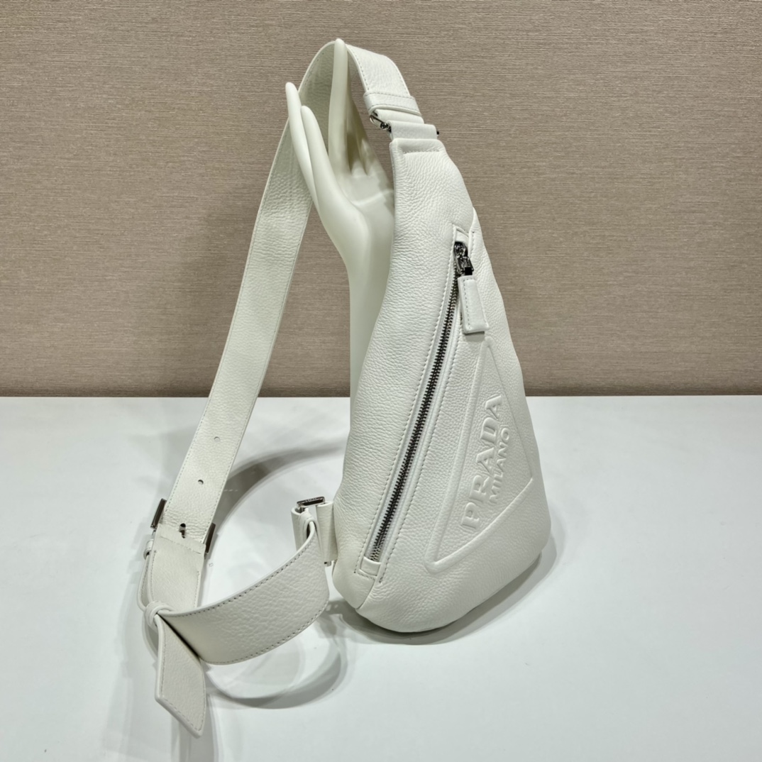 𝐏𝐑𝐀𝐃𝐀  New Chest Bag 2VZ092