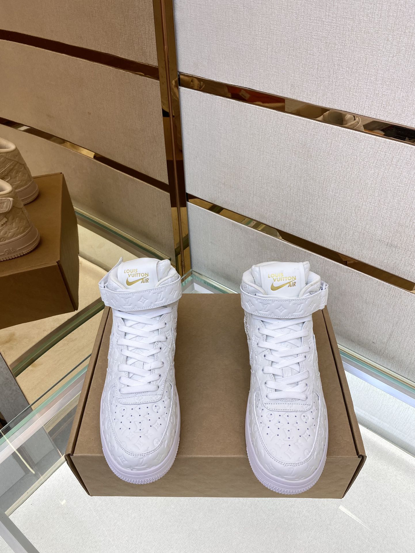 Louis Vuitton Nike Joint 🆕 Men's Abbesses High Top Sneakers