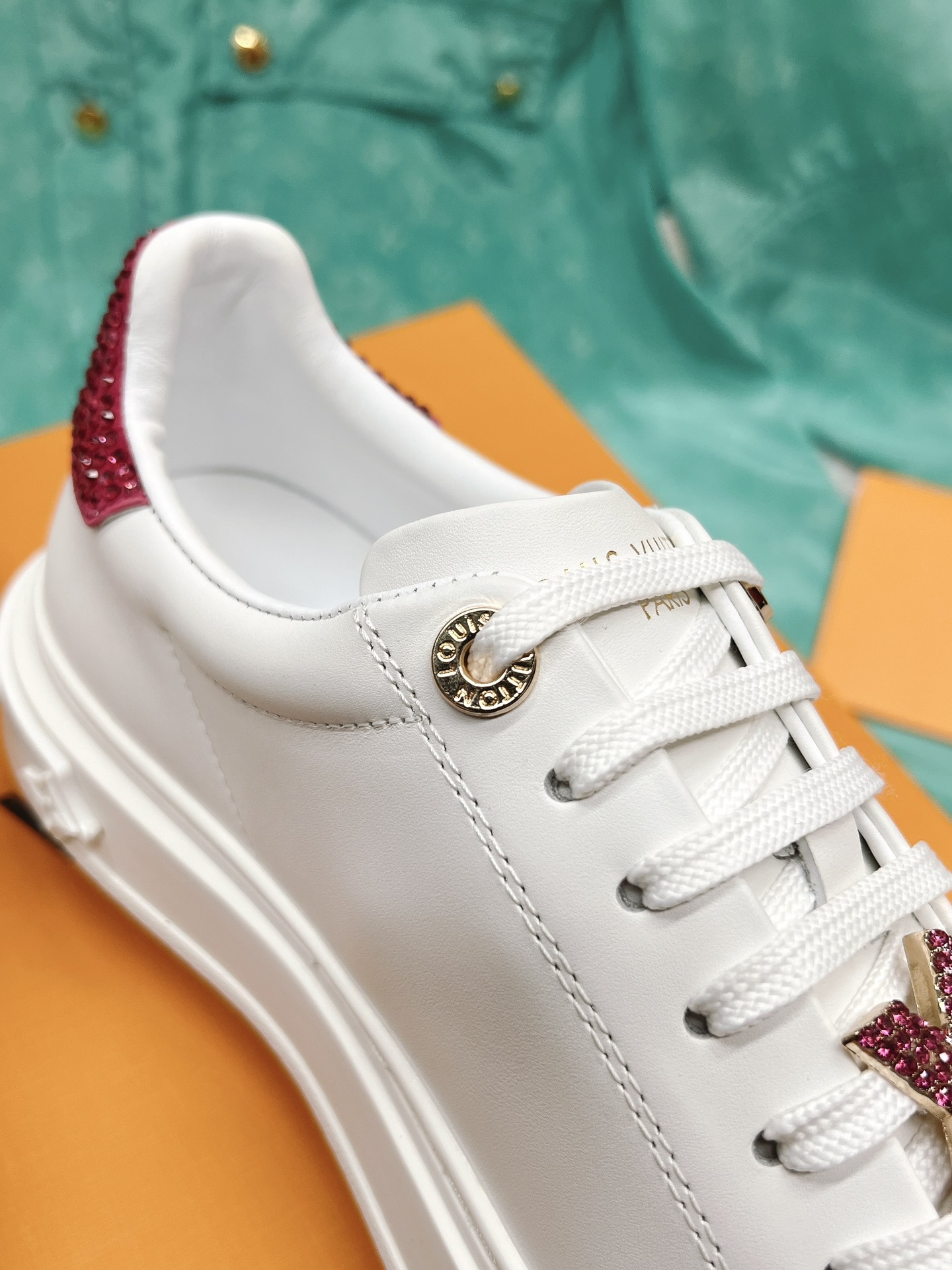 Louis Vuitton's new letter rhinestone white shoes series is new🆕