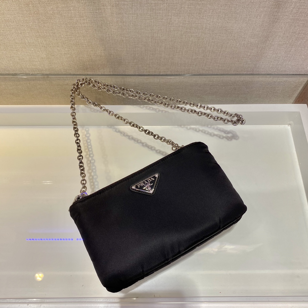 𝐏𝐑𝐀𝐃𝐀 New twin bags