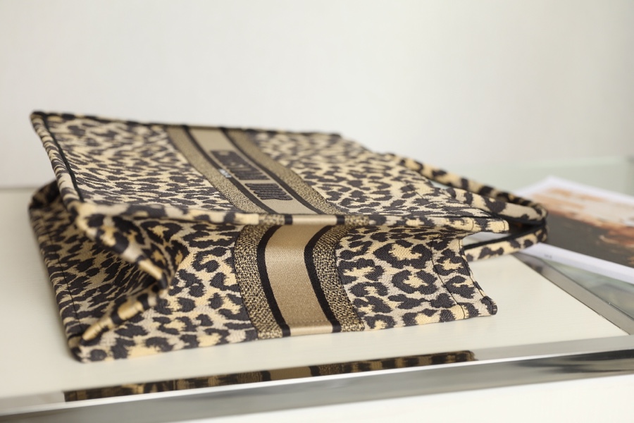 DIOR TOTE Leopard Print Shopping Bag