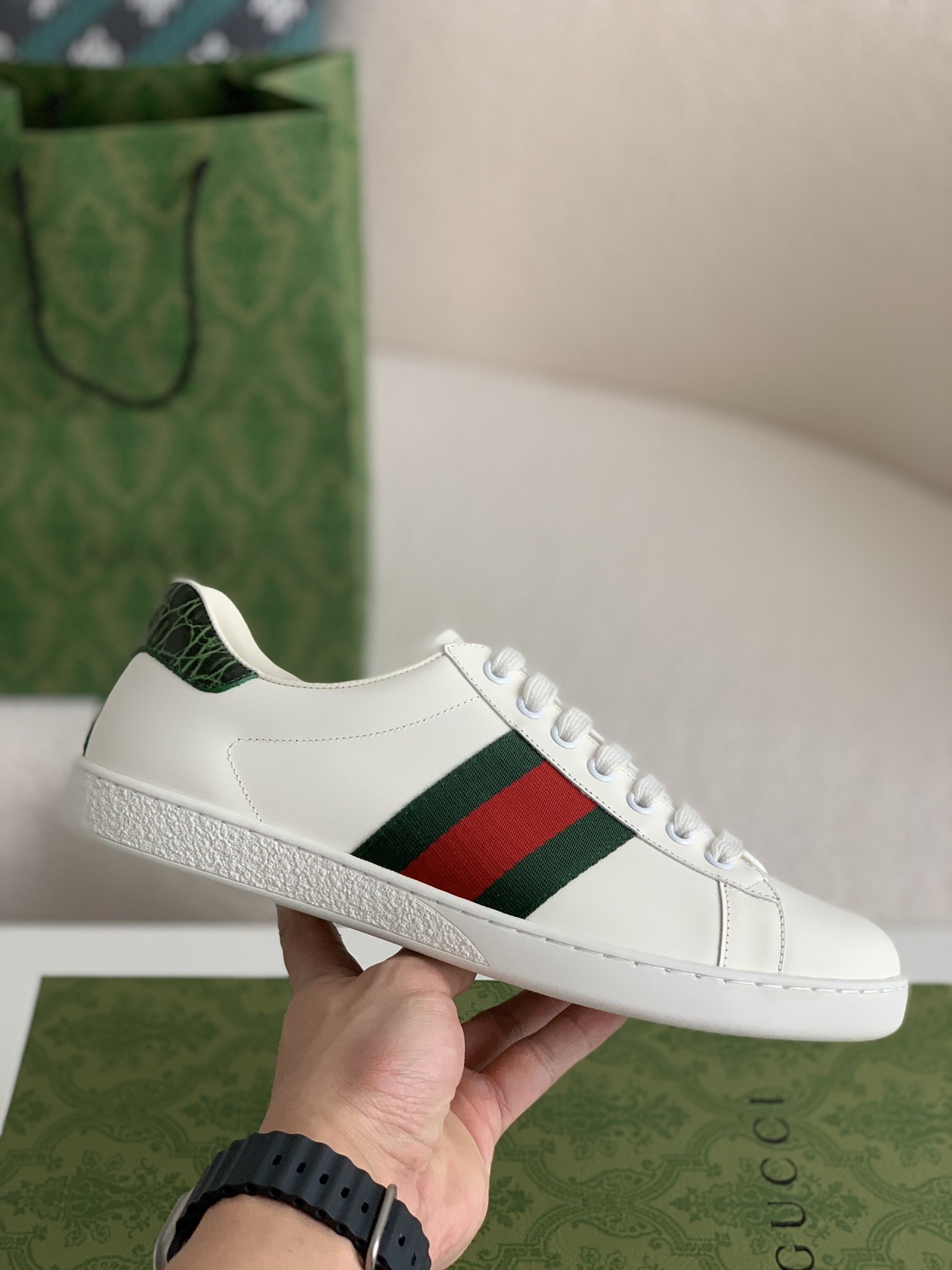 Gucci sneakers Support chip phone sensing