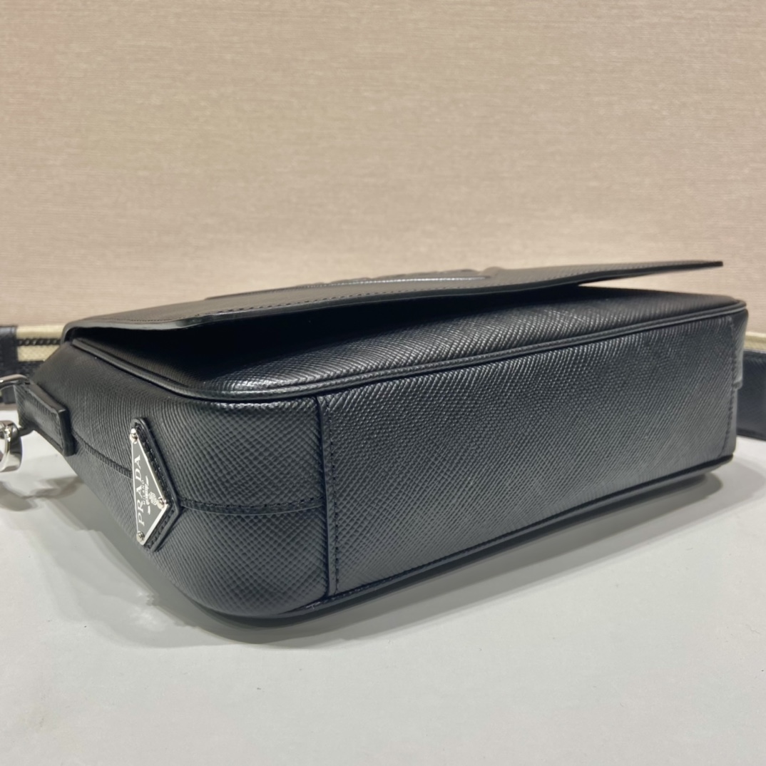 𝐏𝐑𝐀𝐃𝐀 Crossbody bag 2VD046