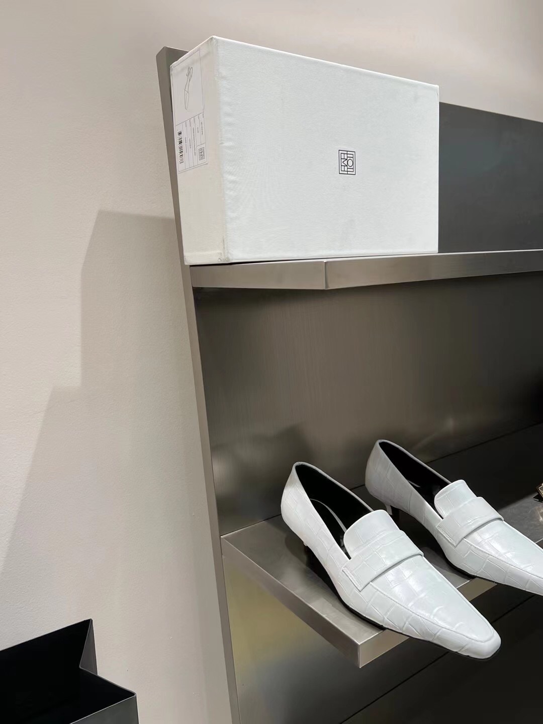 Toteme | 𝟐𝟎𝟐𝟏/𝐒𝐒 𝐧𝐞𝐰    Minimalist style toteme 2022/aw Muller flat single shoes