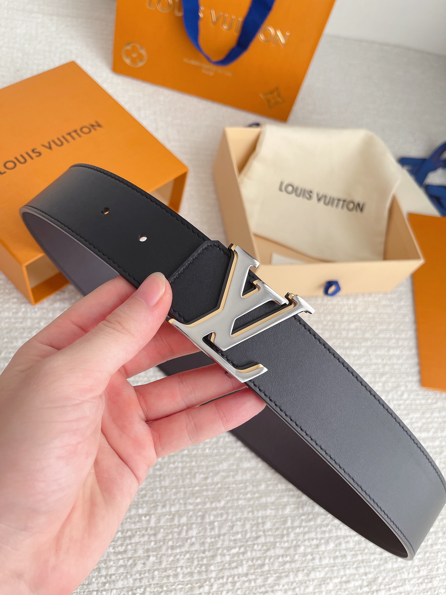 LOUIS VUITTO reversible plain belt