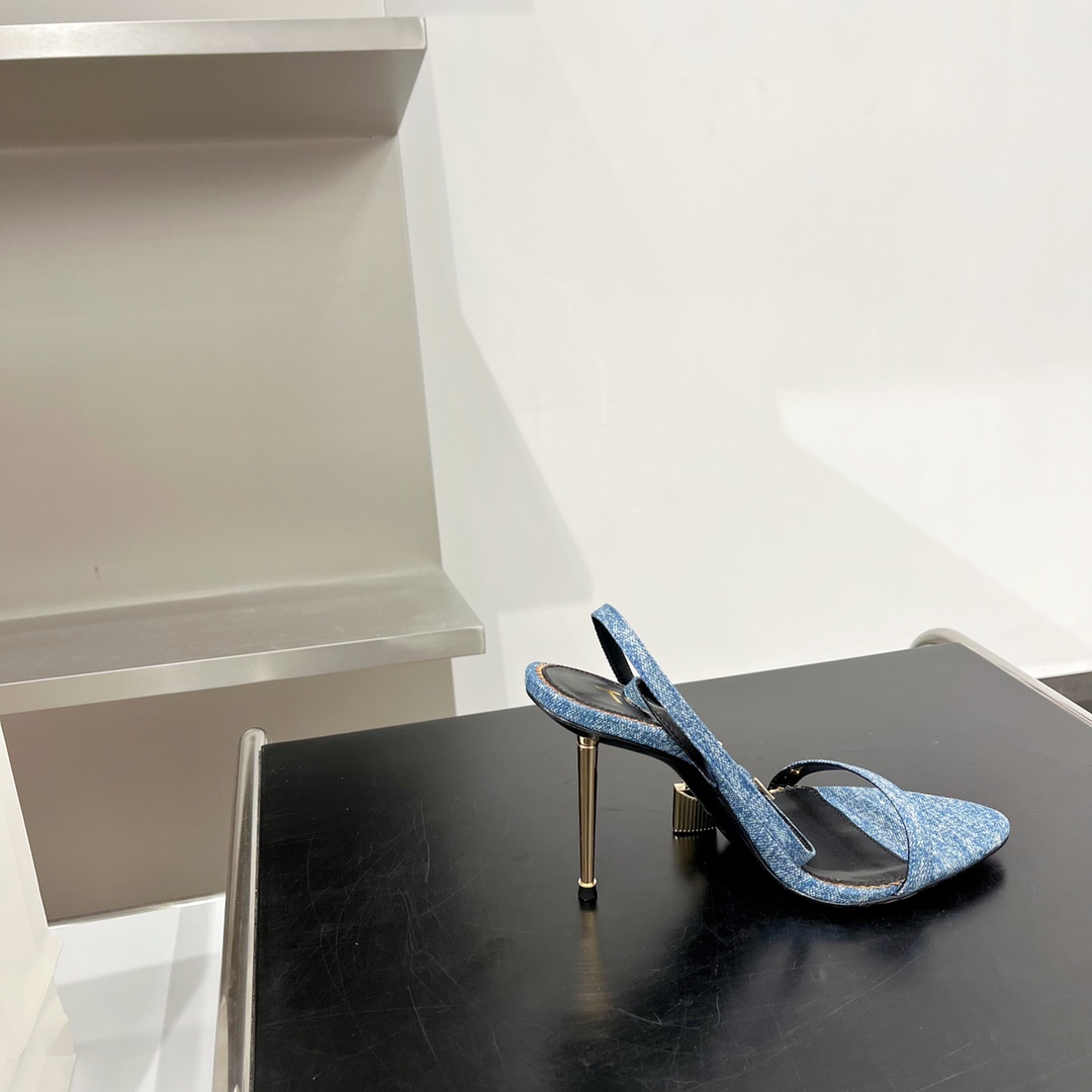 𝒕𝒐𝒎𝒇𝒐𝒓𝒅 𝟐𝟎𝟐𝟐/𝐒𝐒 𝐧𝐞𝐰 TF Tom Ford Gold Heel Padlock Sandals