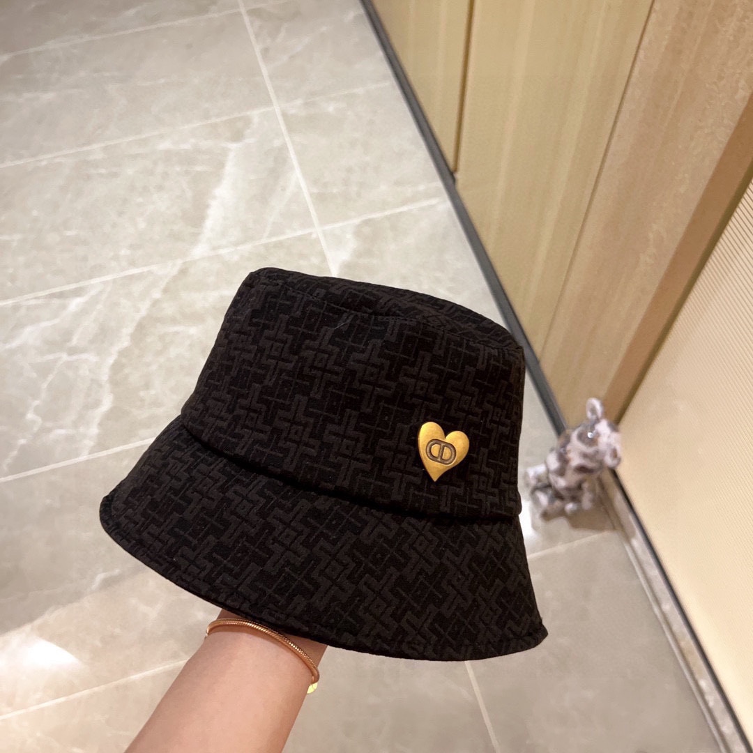 [DIOR Dior] 2023 spring and summer simple heart-shaped logo fisherman hat