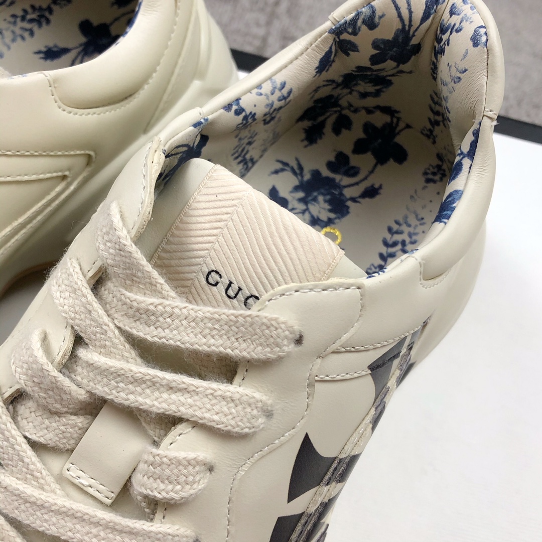 Gucci Pops This collection has a lot of flora and fauna elements Original material