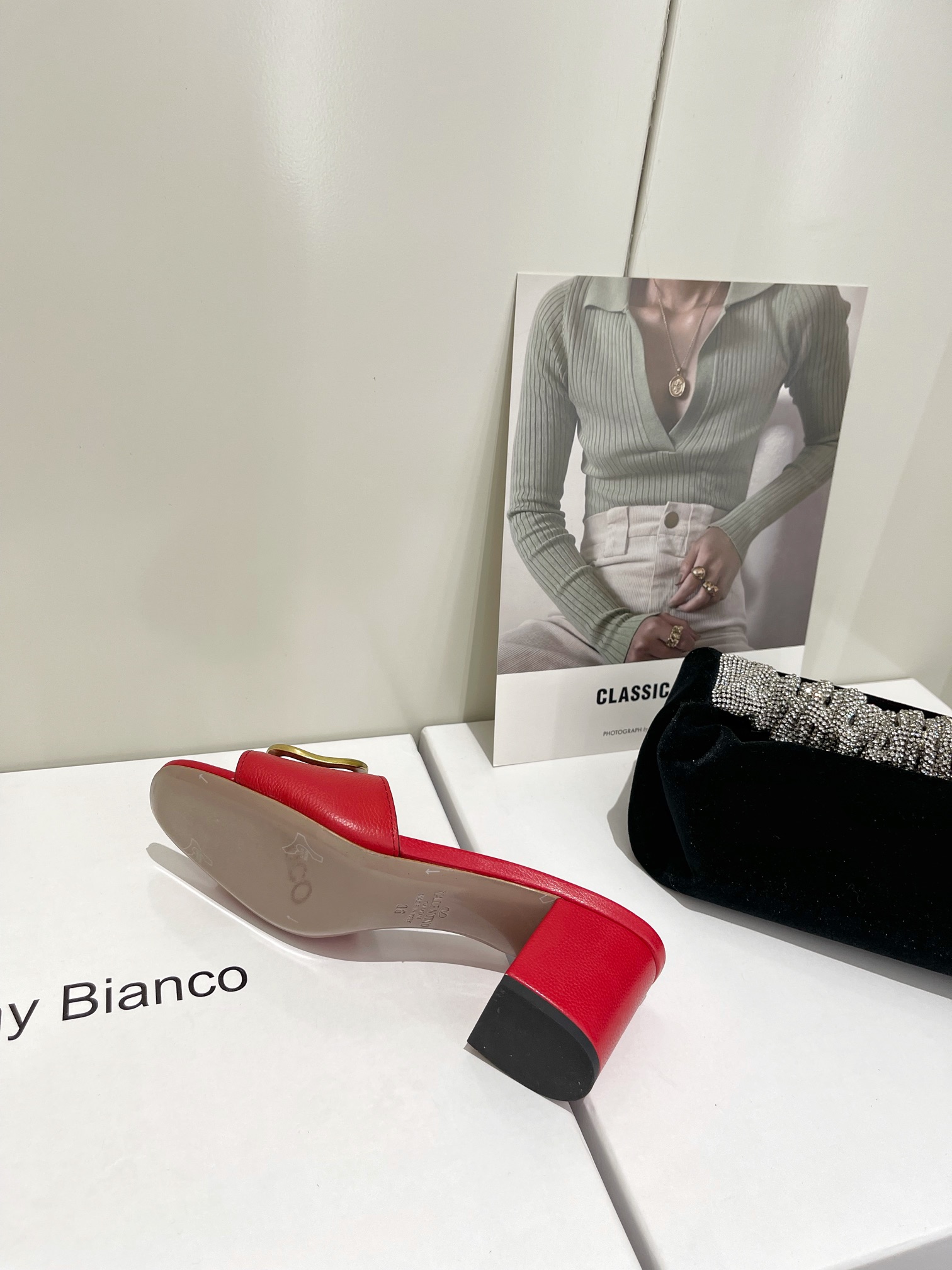 【Valentino】𝟐𝟎𝟐𝟏/𝐒𝐒 𝐧𝐞𝐰  Valentino 2022 / fw spring and summer new women's slippers