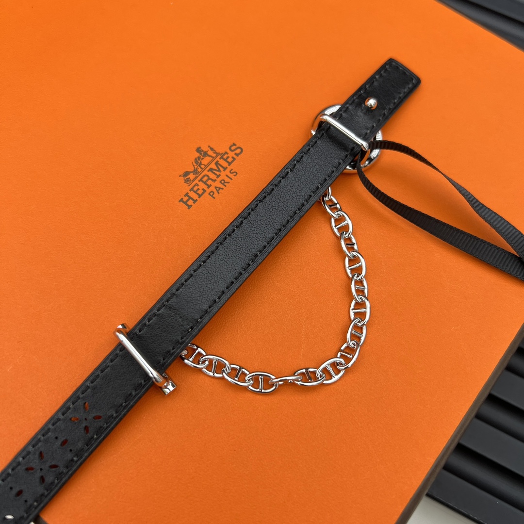 Reversible belt in Hermes Swift and perforated Epsom calfskin