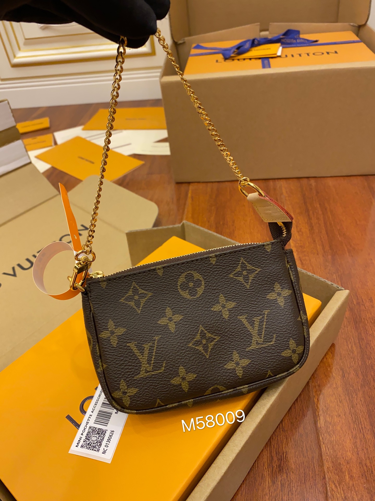 Louis Vuitton Mahjong bag M58009