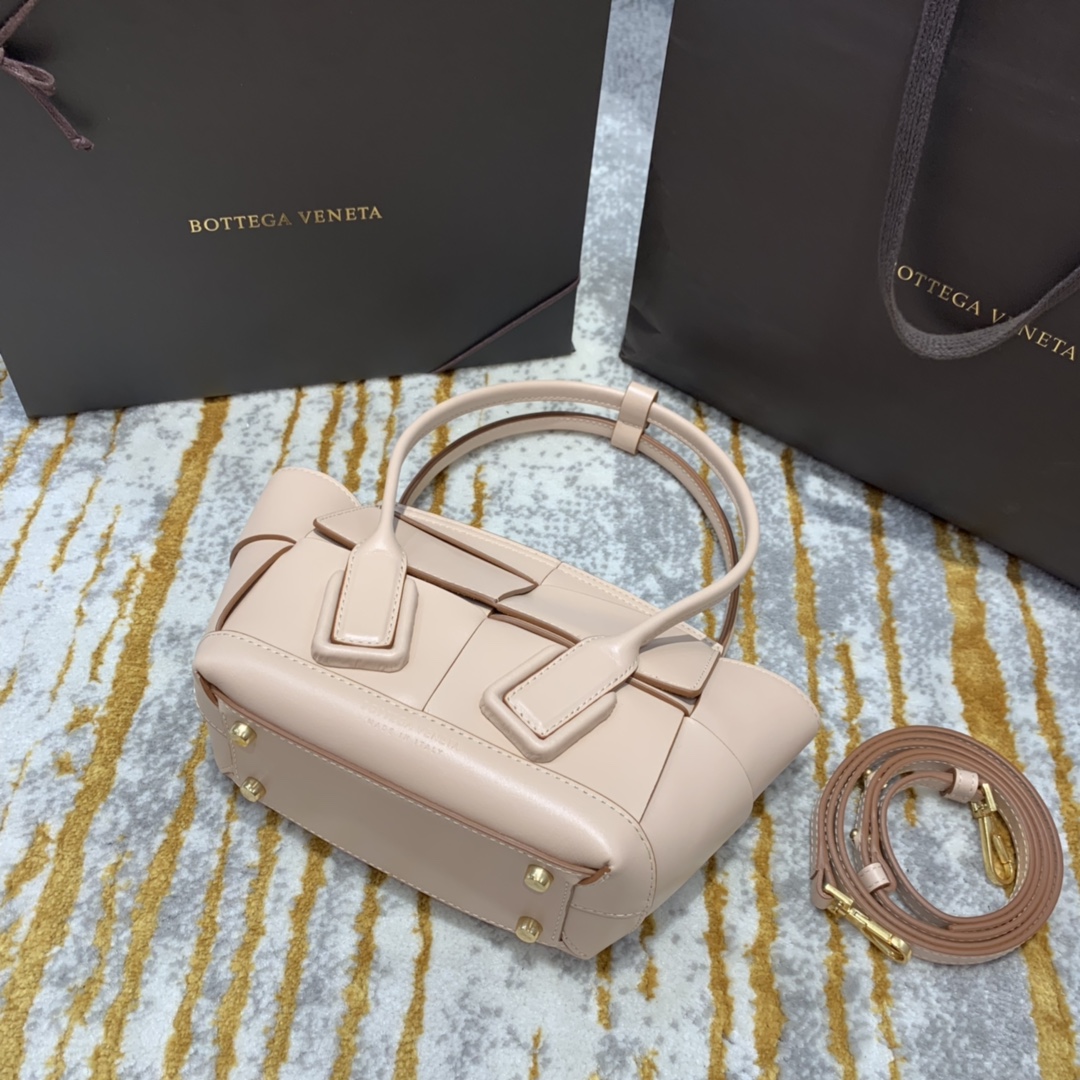 Bottega Veneta  ARCO  #600606