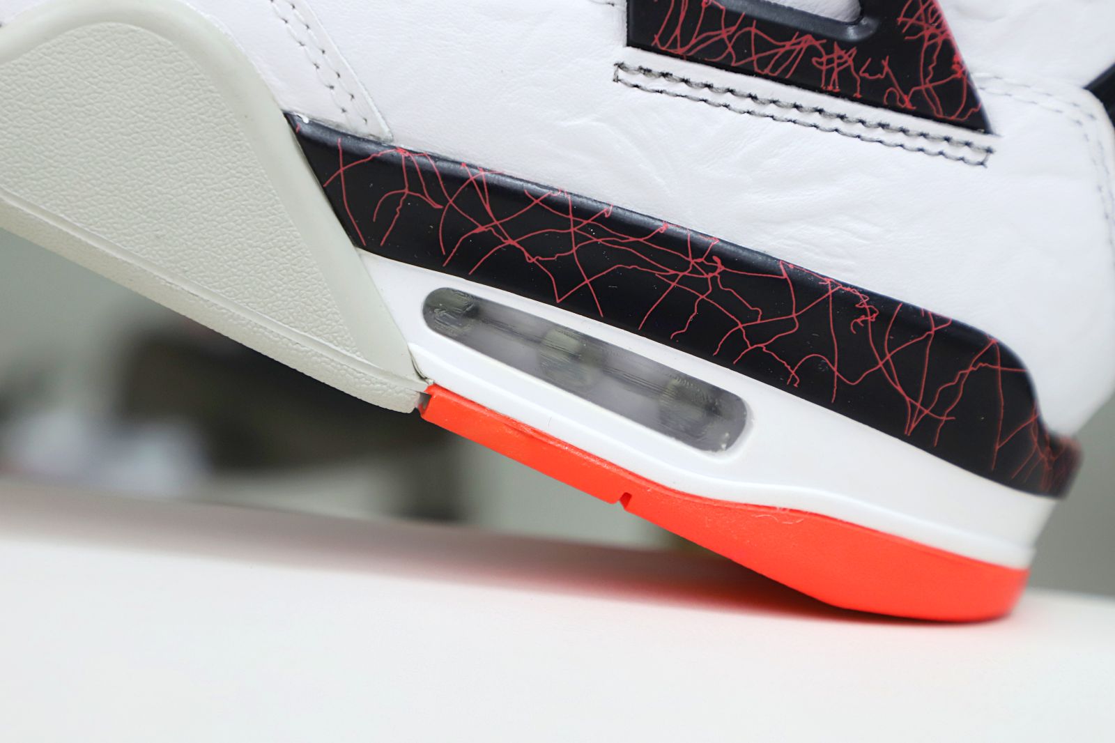 Jordan Air Jordan 4 Hot Lava