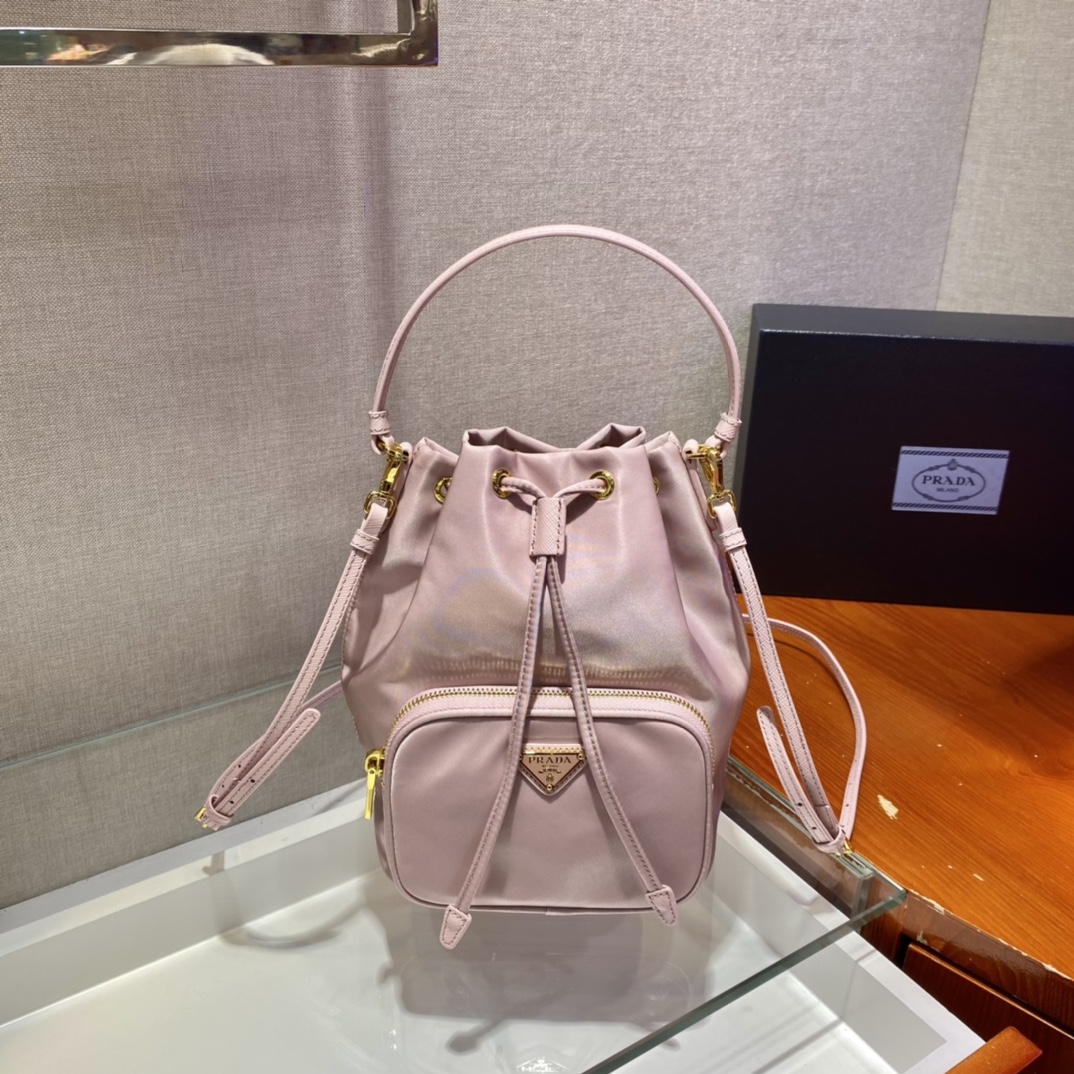 𝐏𝐑𝐀𝐃𝐀 Classic model 1BH038