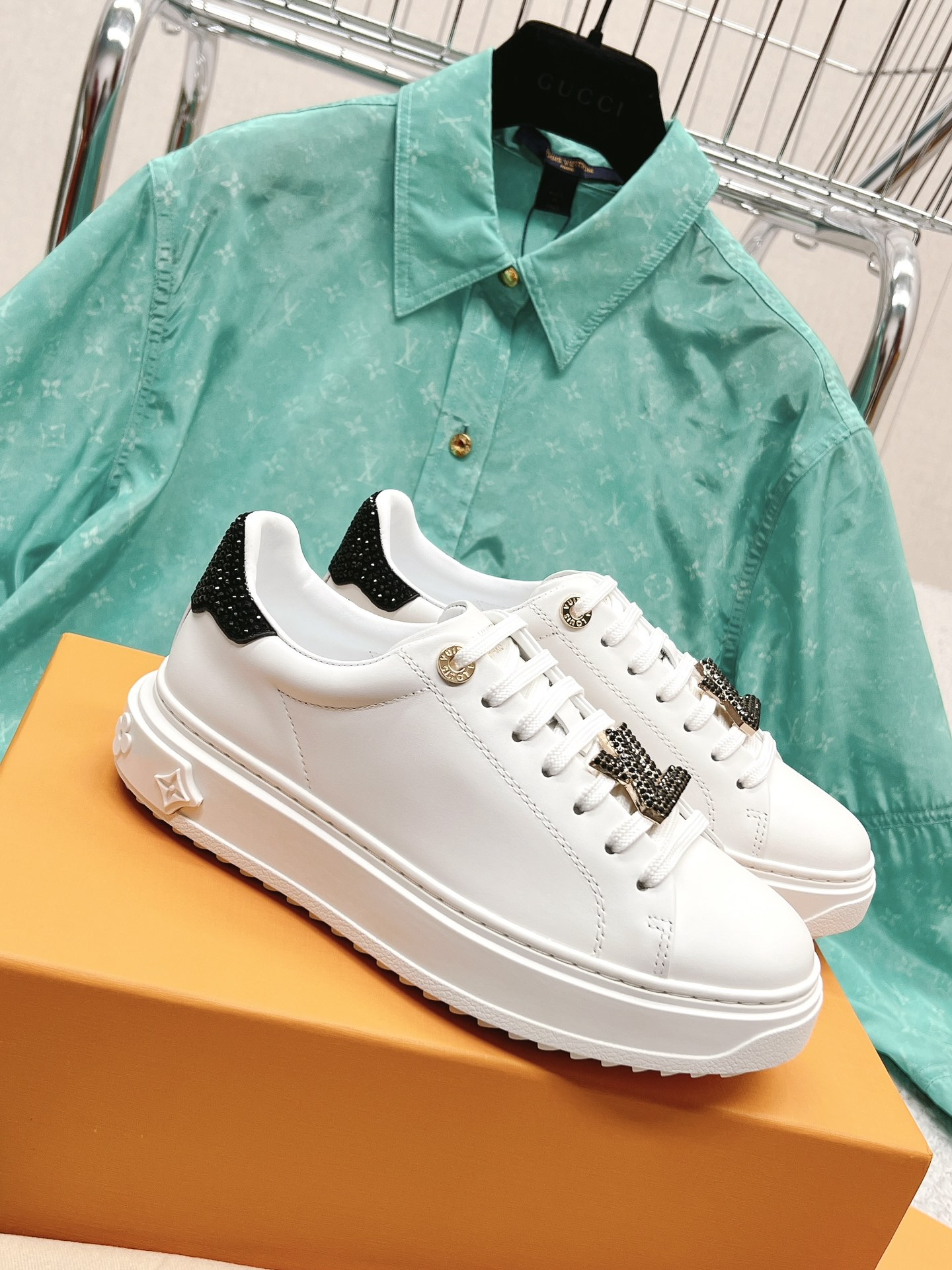 Louis Vuitton's new letter rhinestone white shoes series is new🆕