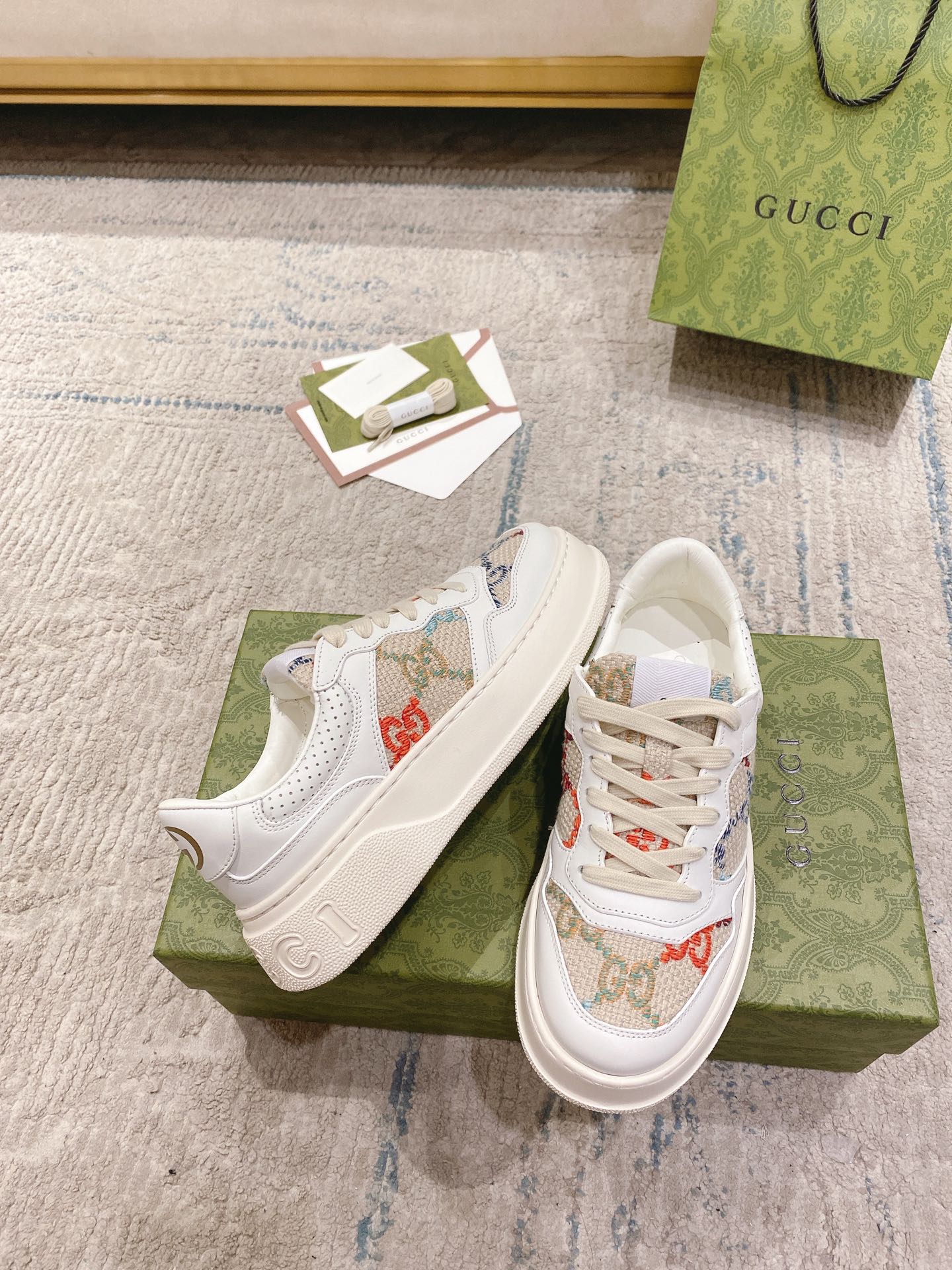 Gucci 𝟐𝟎𝟐𝟐ss new couple models 💑 full series of thick-soled white shoes