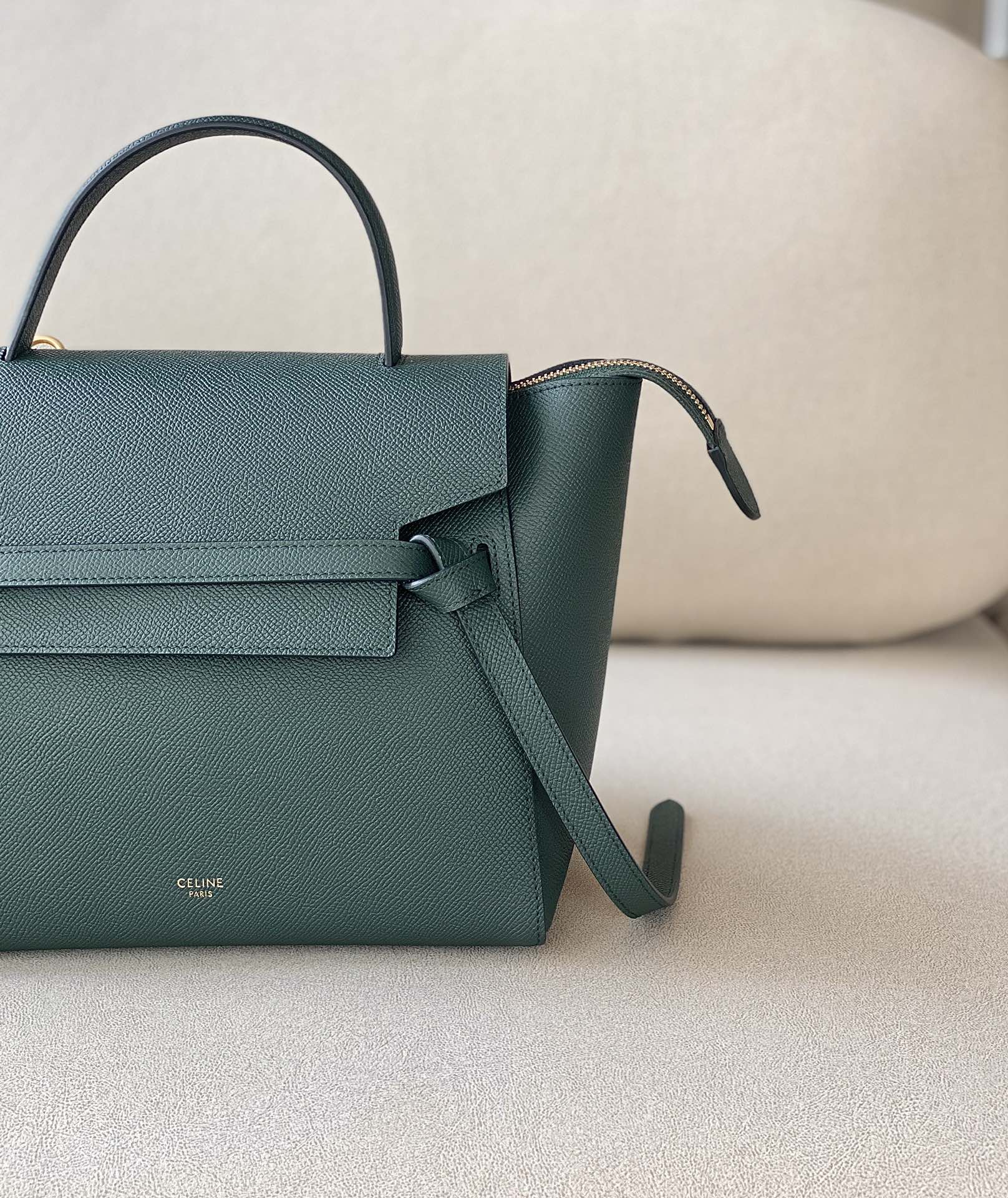 𝐂𝐞𝐥𝐢𝐧𝐞 BELT MICRO BAG in grained calfskin