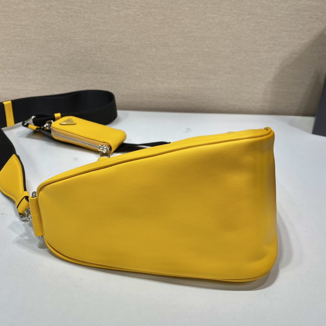 𝐏𝐑𝐀𝐃𝐀 Triangle Crossbody Bag 1BH190