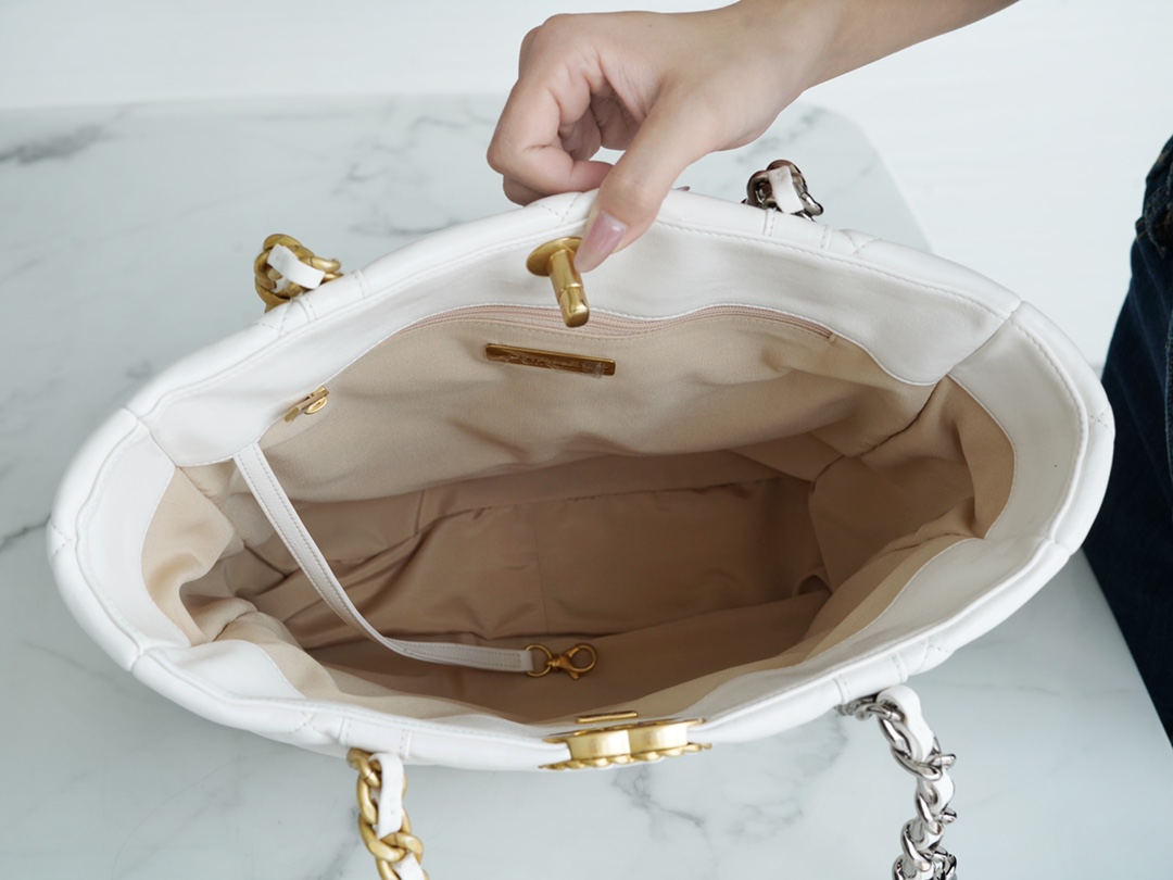 𝗖𝗛𝗔𝗡𝗘𝗟 𝟮𝟮𝗕 19𝑩𝑨𝑮 𝑻𝒐𝒕𝒆 Italy 🇮🇹 Level 1 [Box] Lambskin 🐑 Genuine Leather White