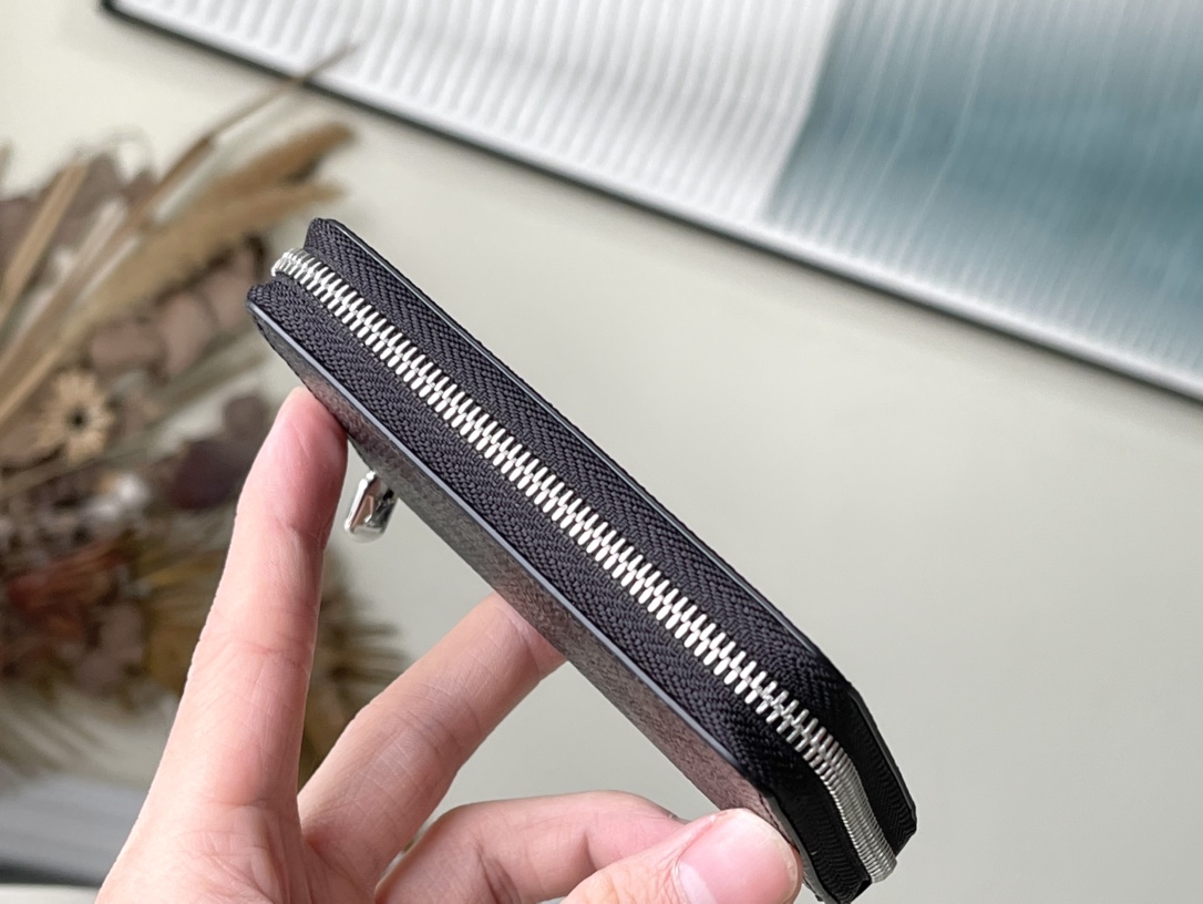 𝐋𝐎𝐔𝐈𝐒 𝐕𝐔𝐈𝐓𝐓𝐎𝐍  N63076