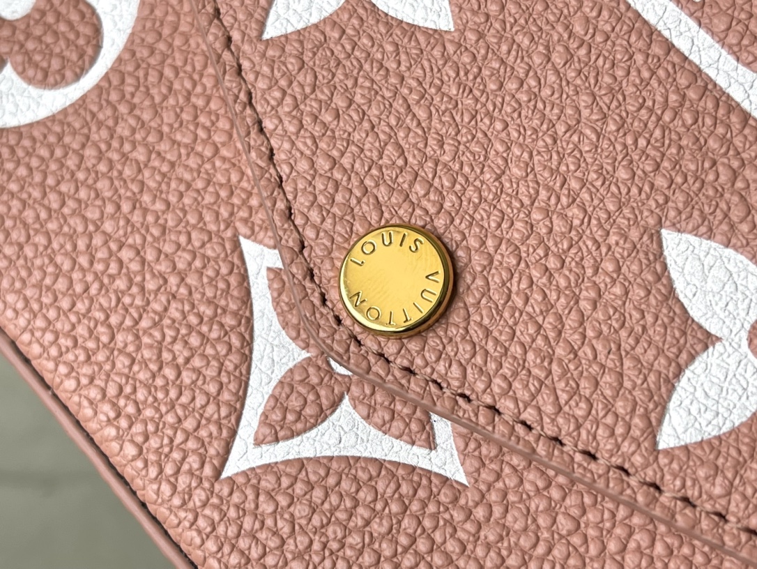 𝐋𝐎𝐔𝐈𝐒 𝐕𝐔𝐈𝐓𝐓𝐎𝐍  M81759