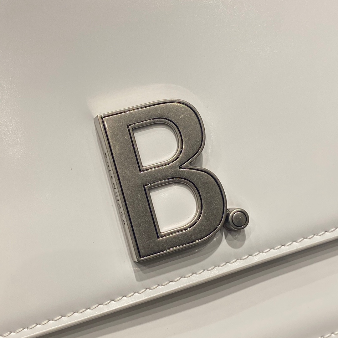 BALENCIAGA 𝘀𝗺𝗮𝗹𝗹 𝗯𝗮𝗴 Plain white silver buckle