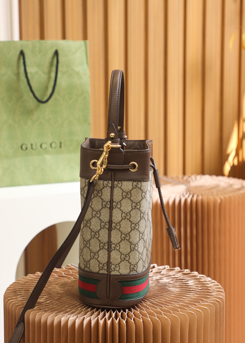 GUCCI 𝐎𝐩𝐡𝐢𝐝𝐚 𝐆𝐆 Classic Family Bucket Bag #550621