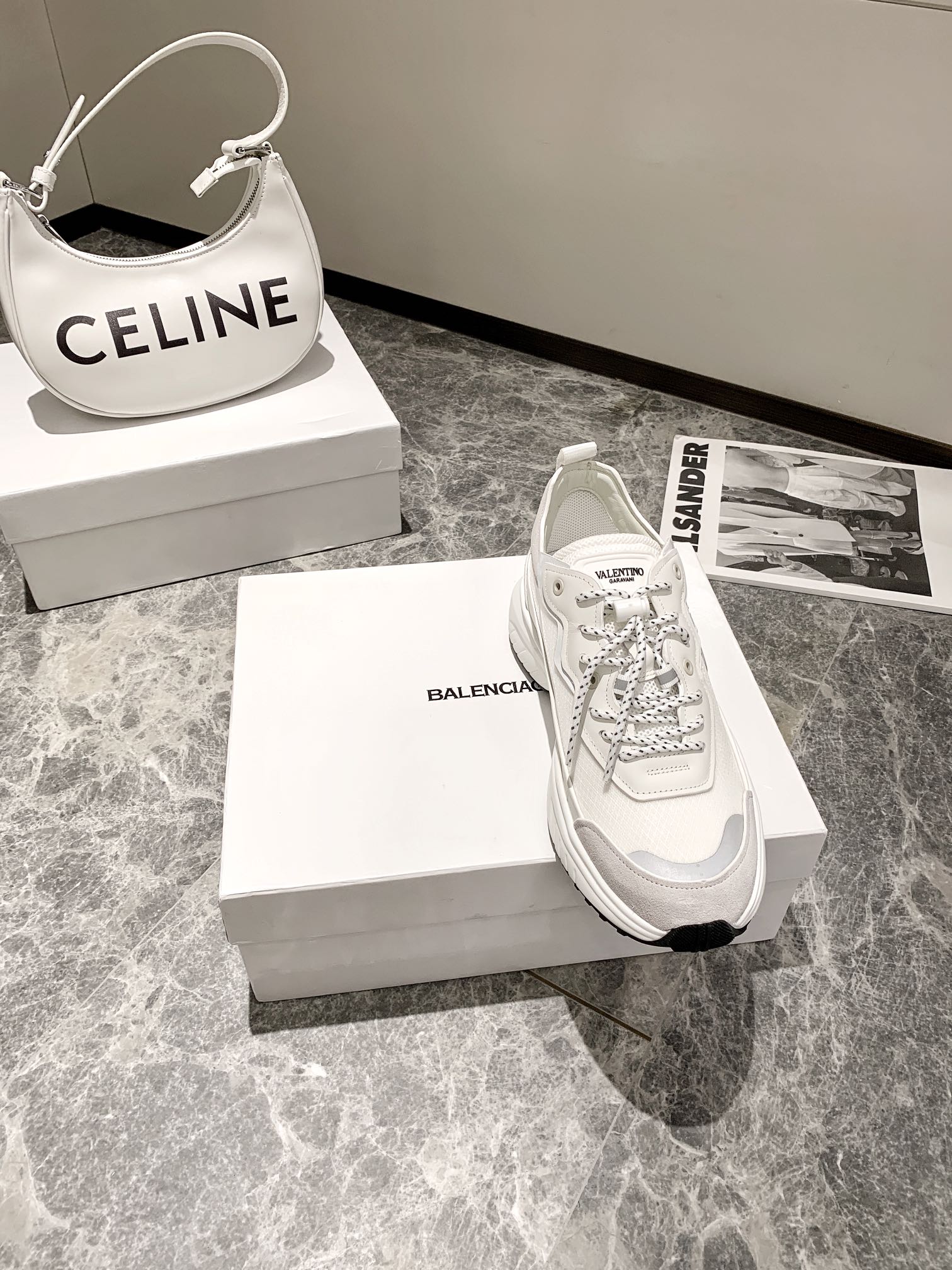 【Valentino】𝟐𝟎𝟐𝟏/𝐒𝐒 𝐧𝐞𝐰 Valentino 2022 ss spring-summer collection of new old man shoes