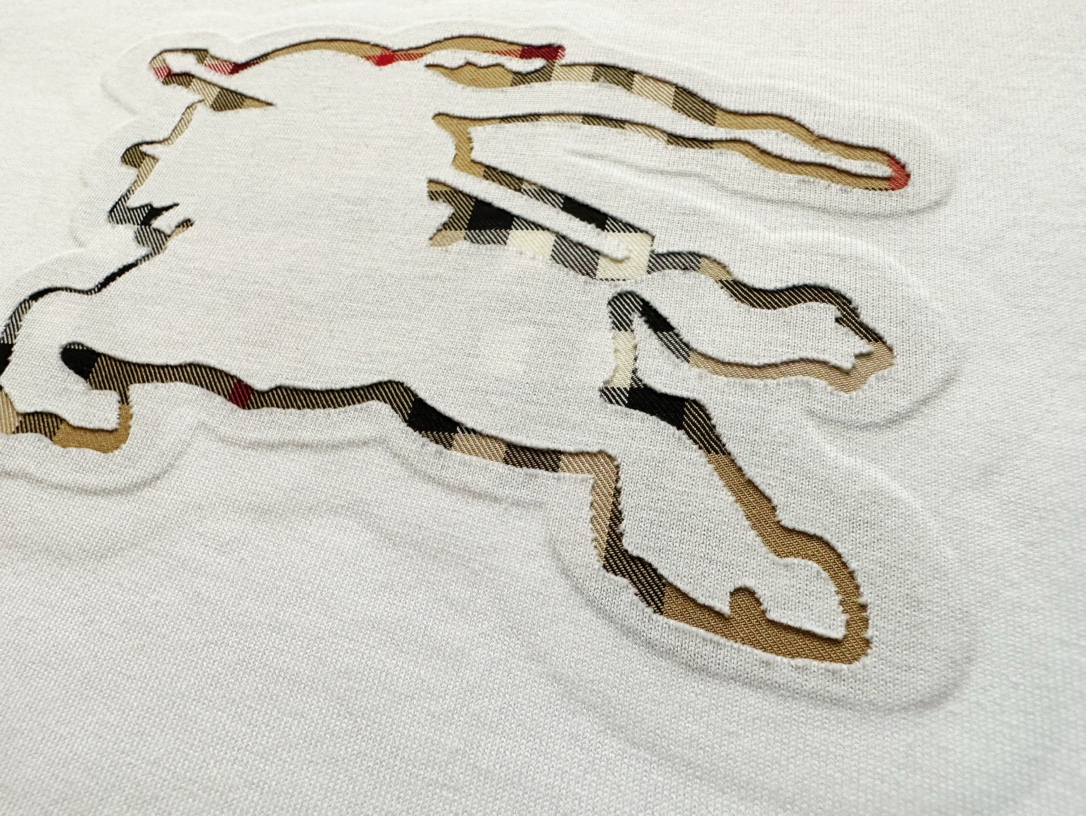 Burberry...Equestrian Concave-Convex Three-dimensional Double Layer Laser Embossed Embossed T-Shirt