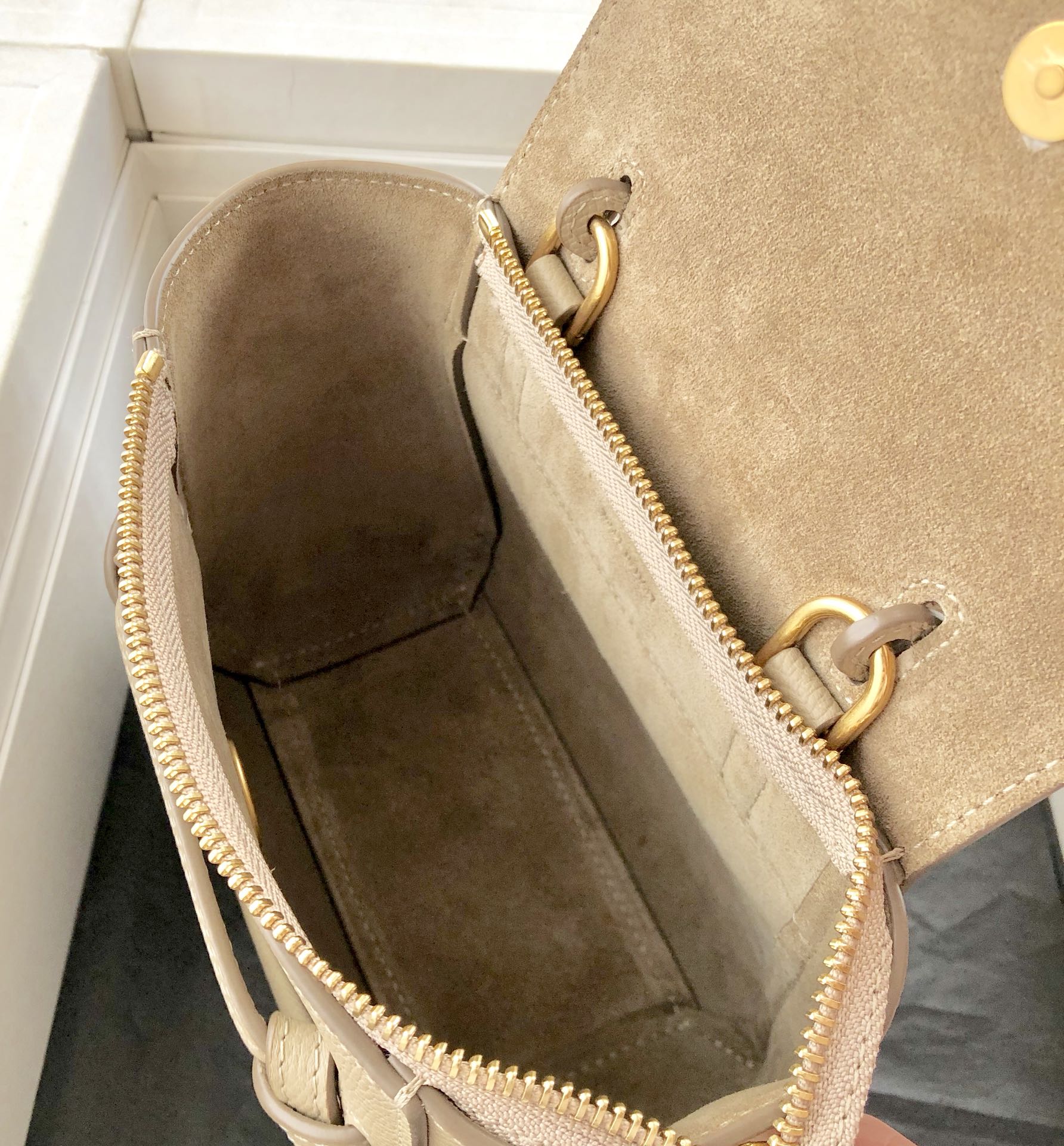 𝐂𝐞𝐥𝐢𝐧𝐞 𝐛𝐞𝐥𝐭 𝐩𝐢𝐜𝐨 𝟏𝟔𝐜𝐦 Grained Calfskin Bag