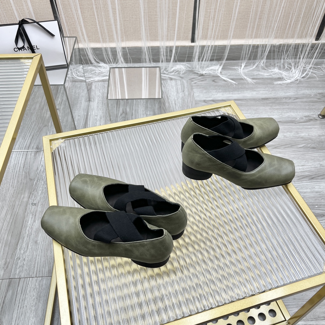 𝐔𝐌𝐀 𝐖𝐀𝐍𝐆｜𝟐𝟎𝟐𝟑/𝐒𝐒 𝐧𝐞𝐰  UMA WANG classic models retro do old ballet shoes