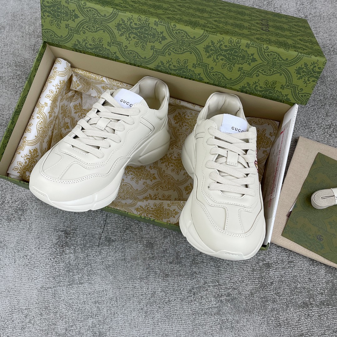 Gucci Pops This collection has a lot of flora and fauna elements Original material