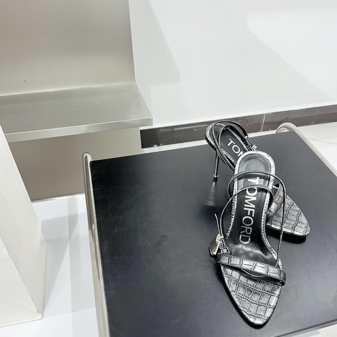 𝒕𝒐𝒎𝒇𝒐𝒓𝒅 𝟐𝟎𝟐𝟐/𝐒𝐒 𝐧𝐞𝐰 TF Tom Ford Gold Heel Padlock Sandals